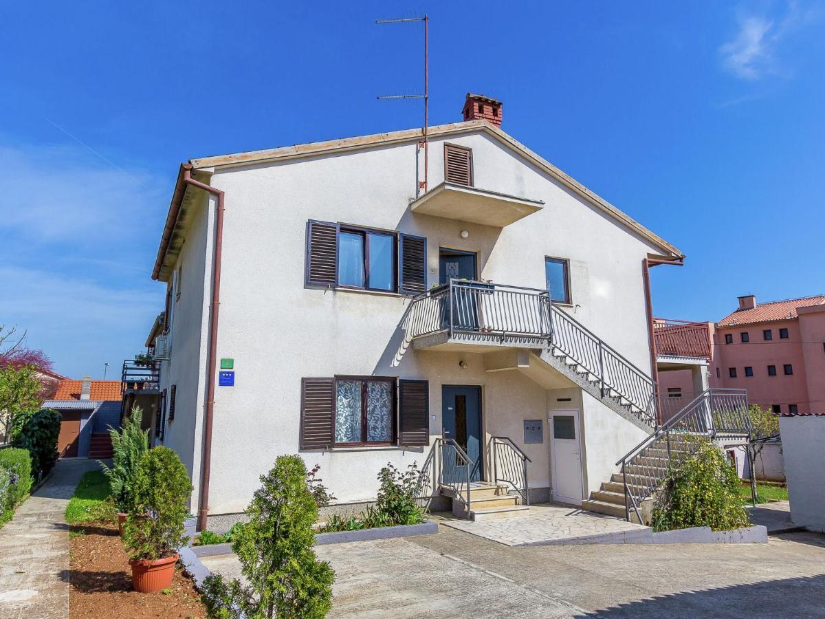 Modern In With Balcony Appartement Pula