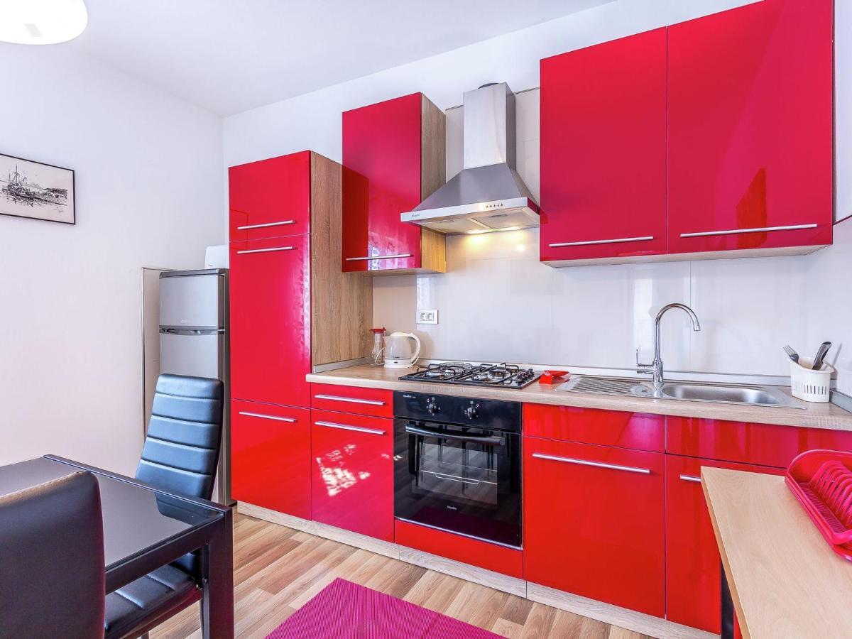 Modern In With Balcony Apartman