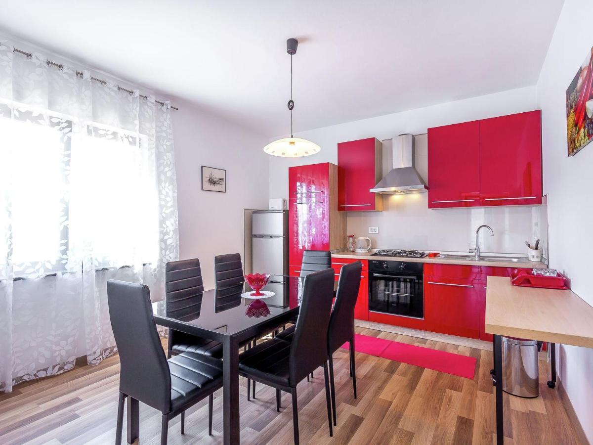 Modern In With Balcony Apartman