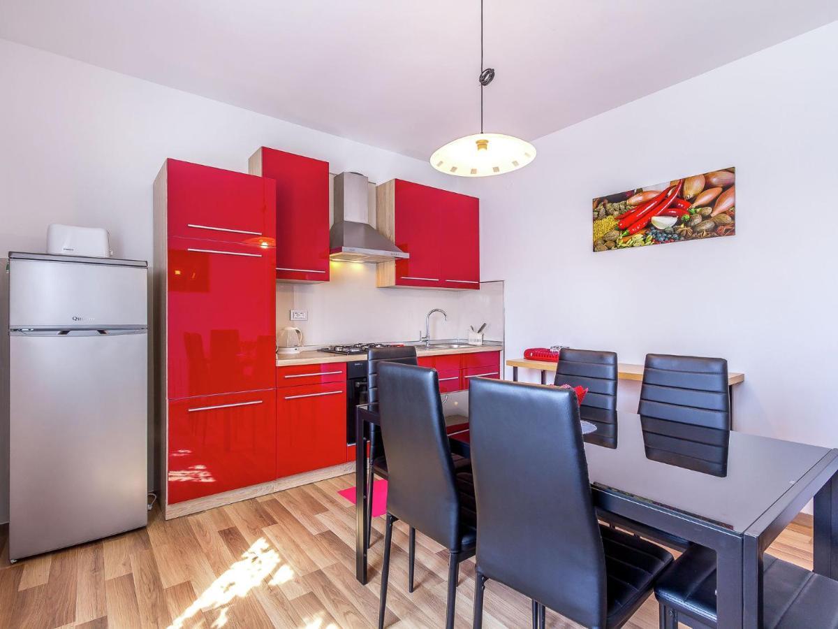 Modern In With Balcony * Pula