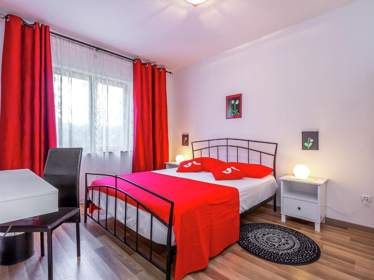 Modern In With Balcony Apartman *