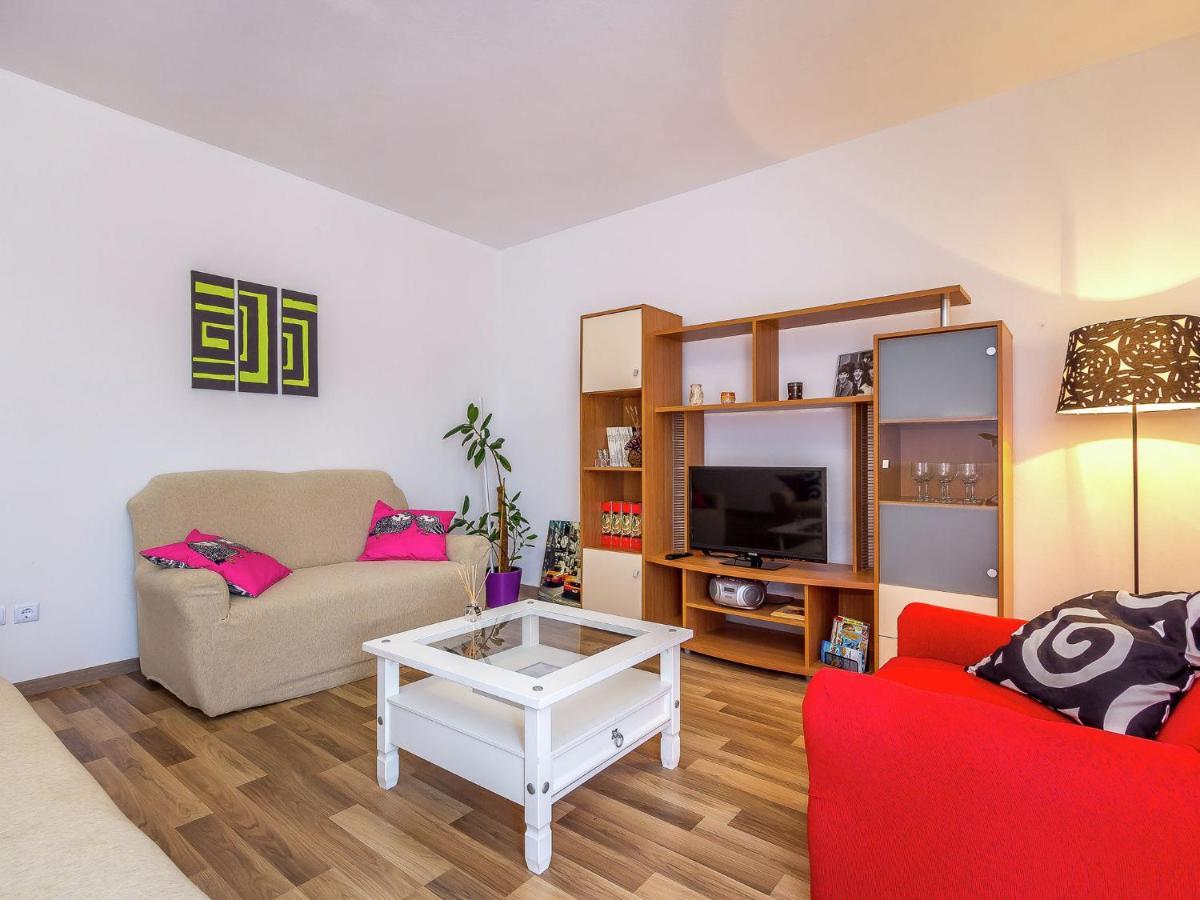 Modern In With Balcony *