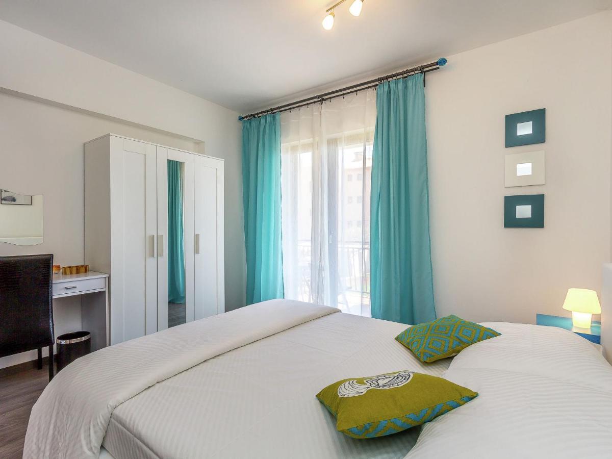 Modern In With Balcony Apartman Pula
