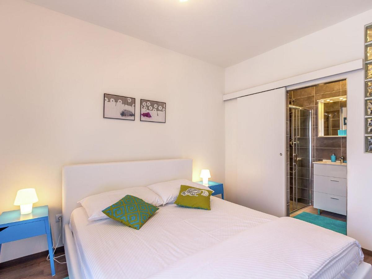 Apartman Modern In With Balcony Pula